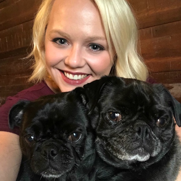 Meet your Posher, Emily - Picture 2 of 7